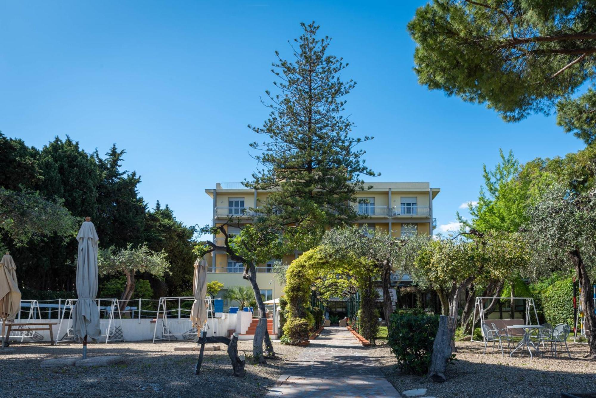 Hotel Eden Park Diano Marina Eksteriør billede
